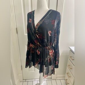 Floral pullover blouse.